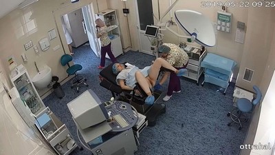 В частной гинекологической клинике было записано нарушение приватности зрелой пациентки.